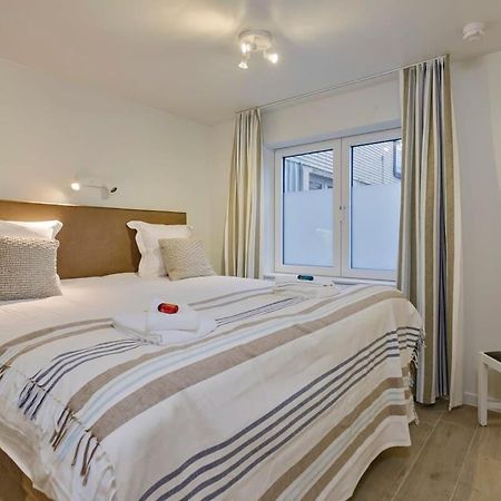 Huswell - Stunning Apartment At The Beachfront Of De Haan Exteriör bild