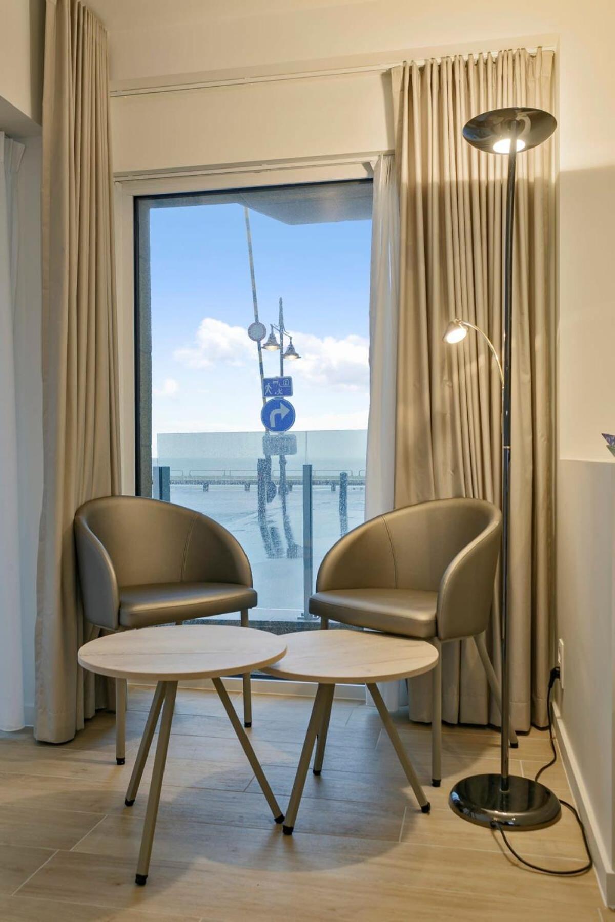 Huswell - Stunning Apartment At The Beachfront Of De Haan Exteriör bild