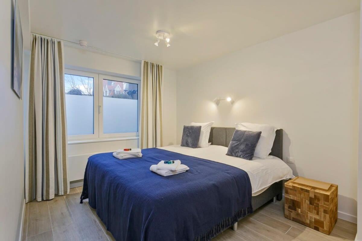 Huswell - Stunning Apartment At The Beachfront Of De Haan Exteriör bild