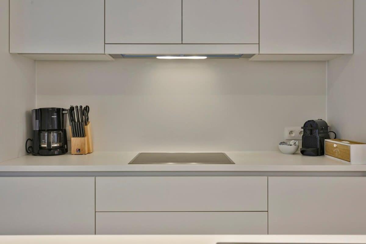 Huswell - Stunning Apartment At The Beachfront Of De Haan Exteriör bild